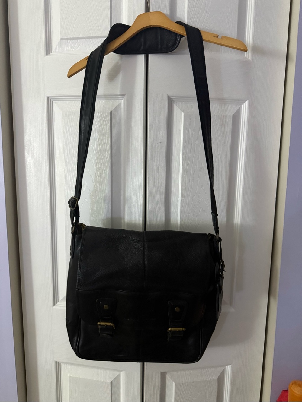 Tommy Bahama Black Leather Messenger Bag w/ Luggage Tag